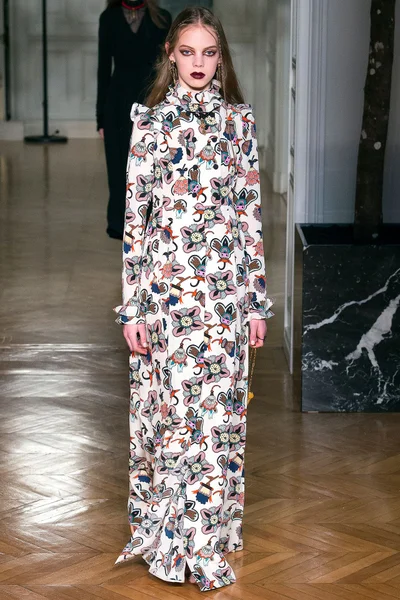 Look 18